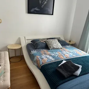 https://cozy-room-nearby-champs-elyses-75017.fr-paris.fr