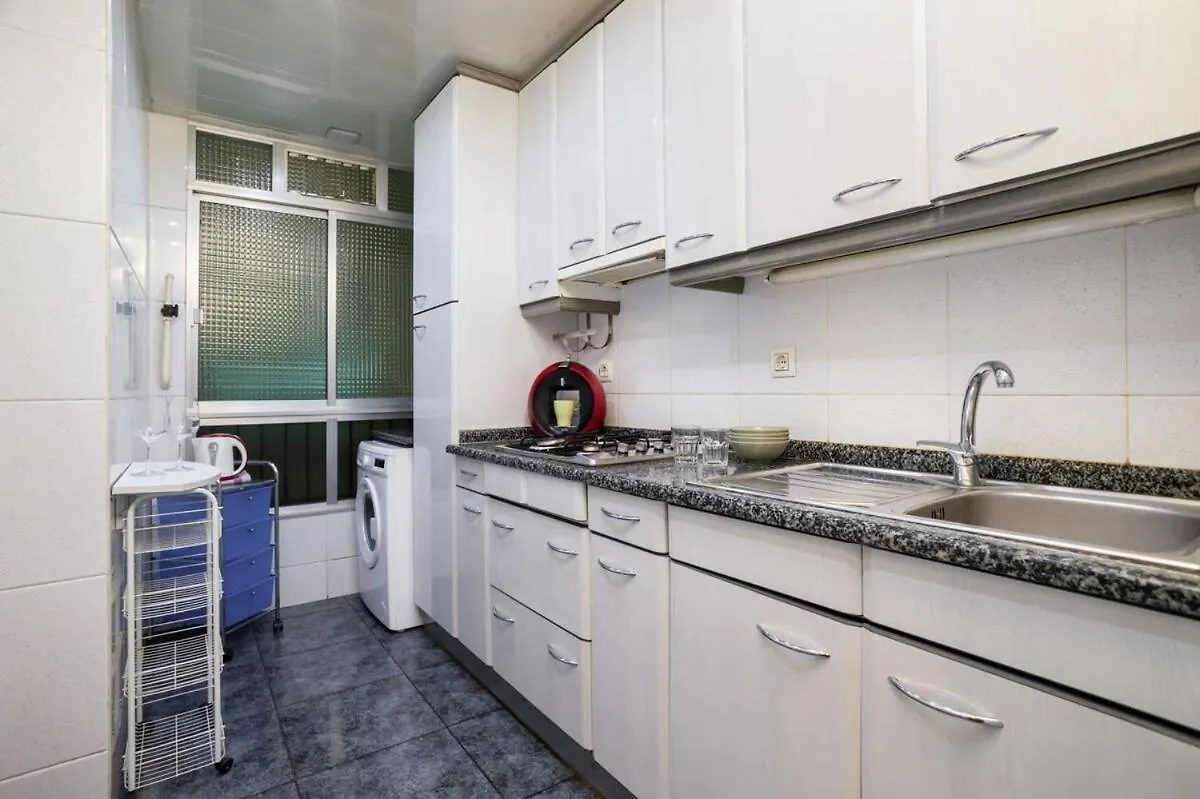 Next To Sagrada Familia 4-Bedroom Apartment 바르셀로나