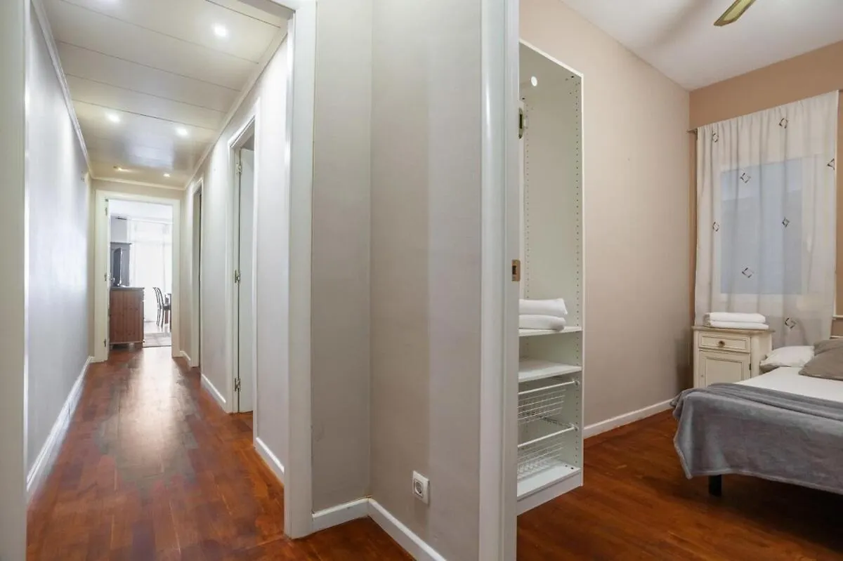 Next To Sagrada Familia 4-Bedroom Apartment 바르셀로나