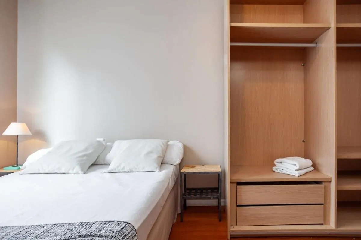 Next To Sagrada Familia 4-Bedroom Apartment 바르셀로나