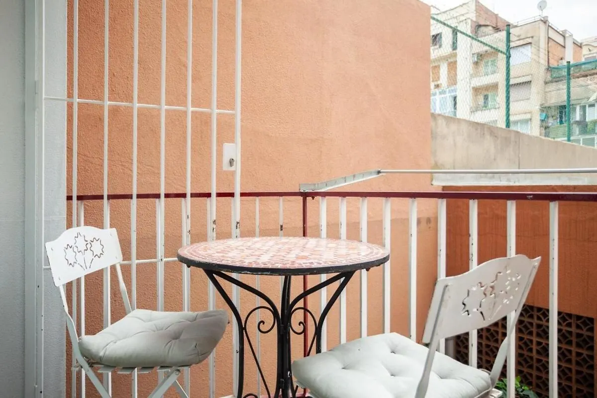 Next To Sagrada Familia 4-Bedroom Apartment 바르셀로나