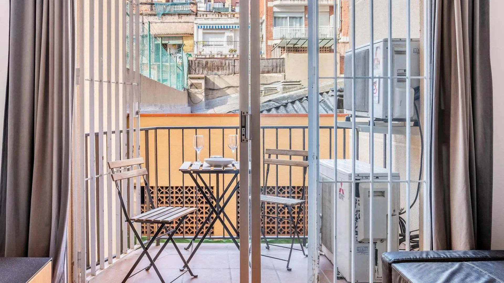 Next To Sagrada Familia 4-Bedroom Apartment 바르셀로나