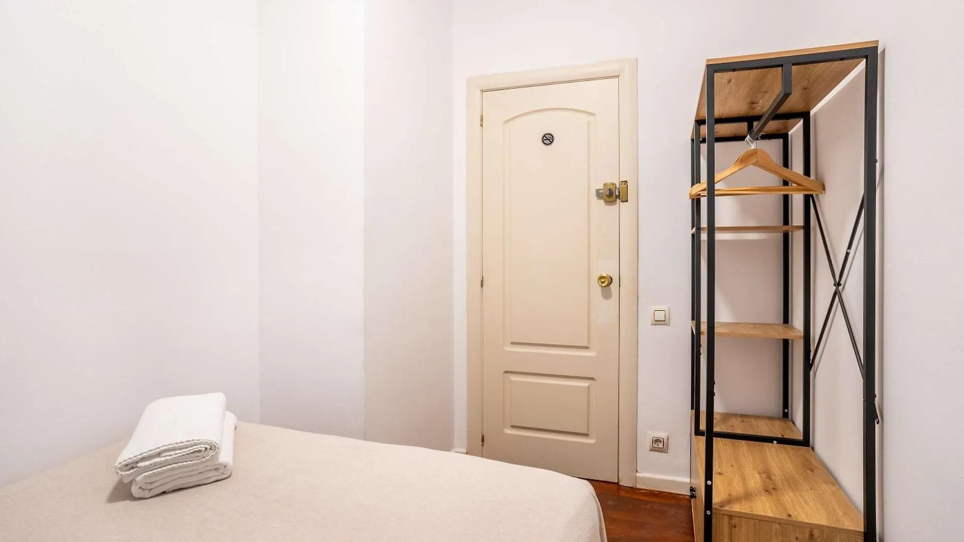 Next To Sagrada Familia 4-Bedroom Apartment 바르셀로나 스페인
