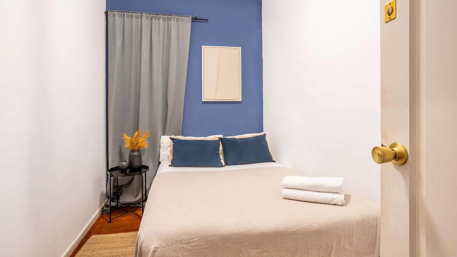Next To Sagrada Familia 4-Bedroom Apartment Barcellona 0*,  Spagna