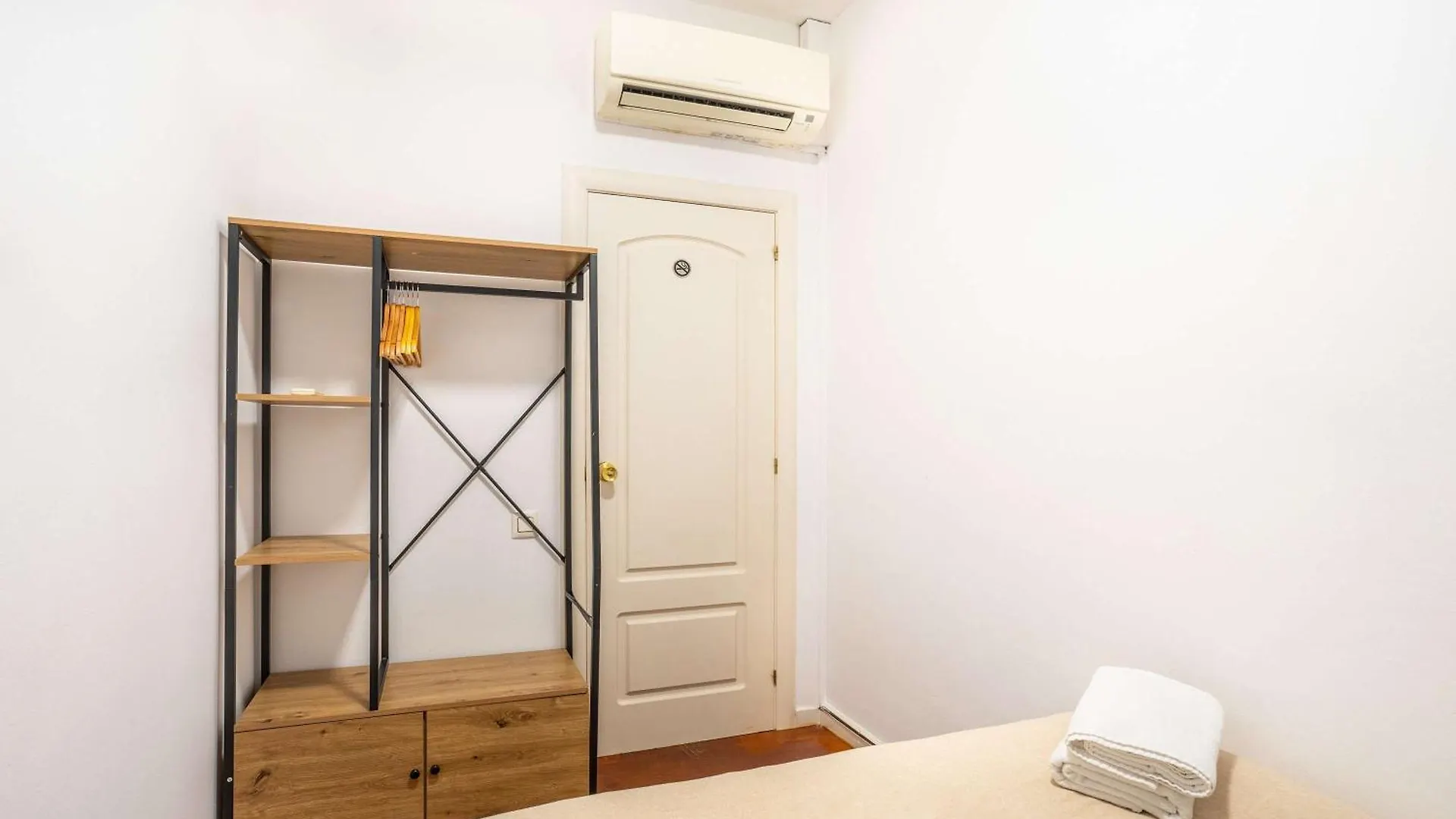 Next To Sagrada Familia 4-Bedroom Apartment Barcellona 0*,